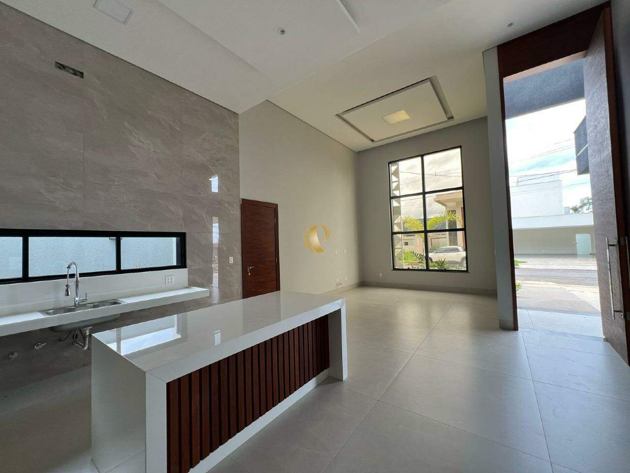Casa à venda com 3 quartos, 246m² - Foto 4