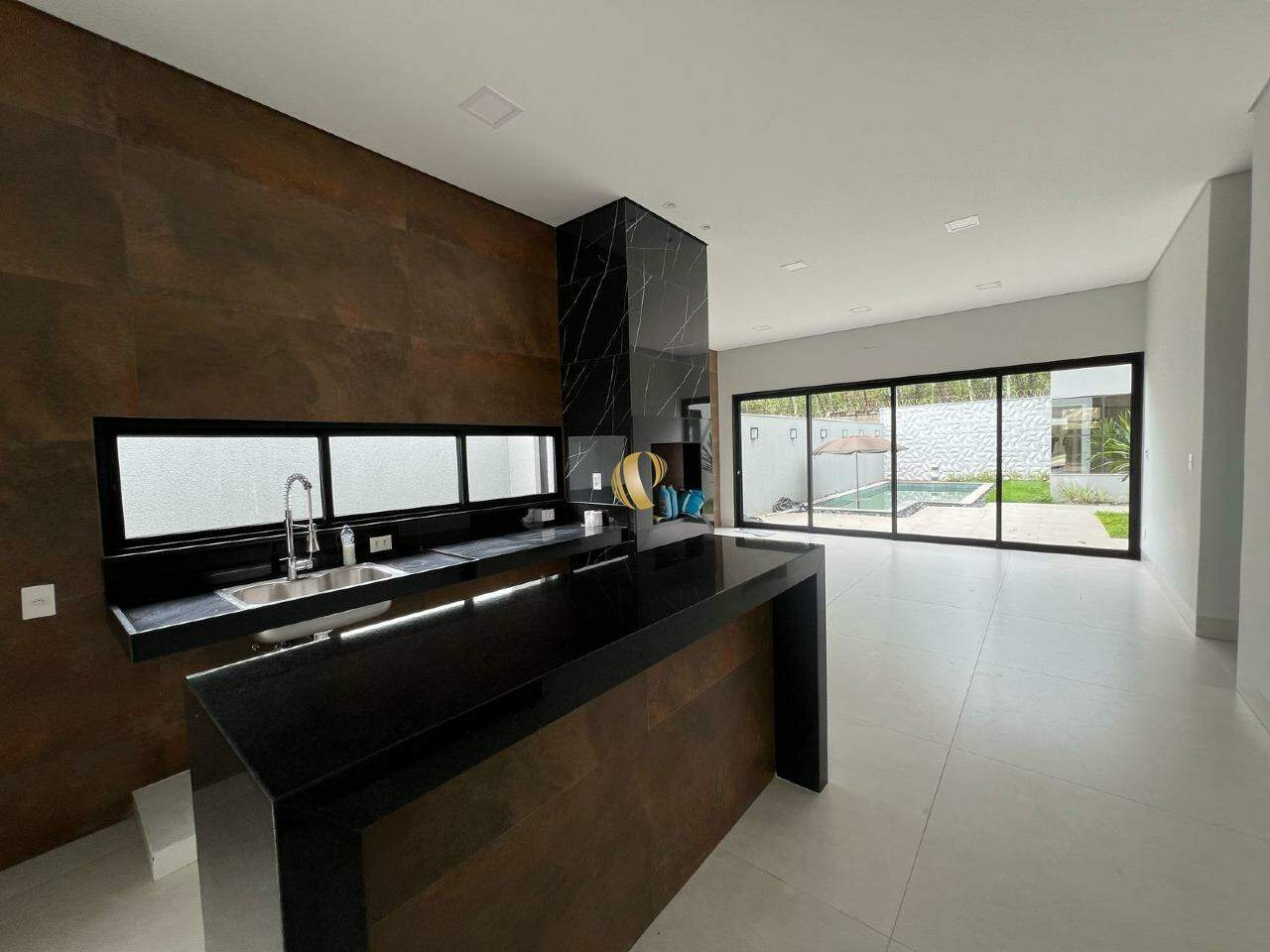 Casa à venda com 3 quartos, 246m² - Foto 11