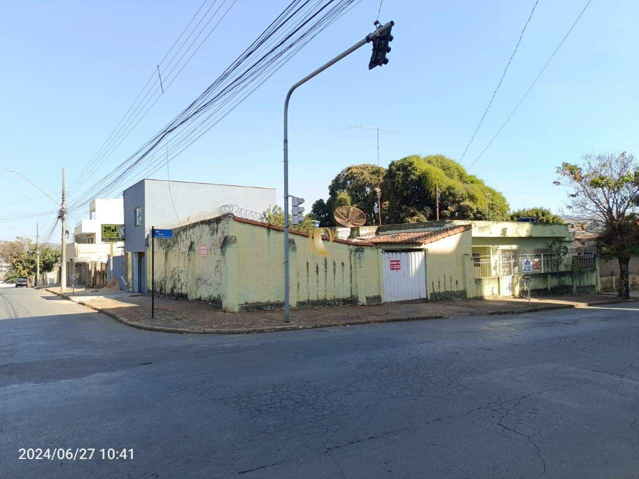 Casa à venda com 3 quartos, 165m² - Foto 1