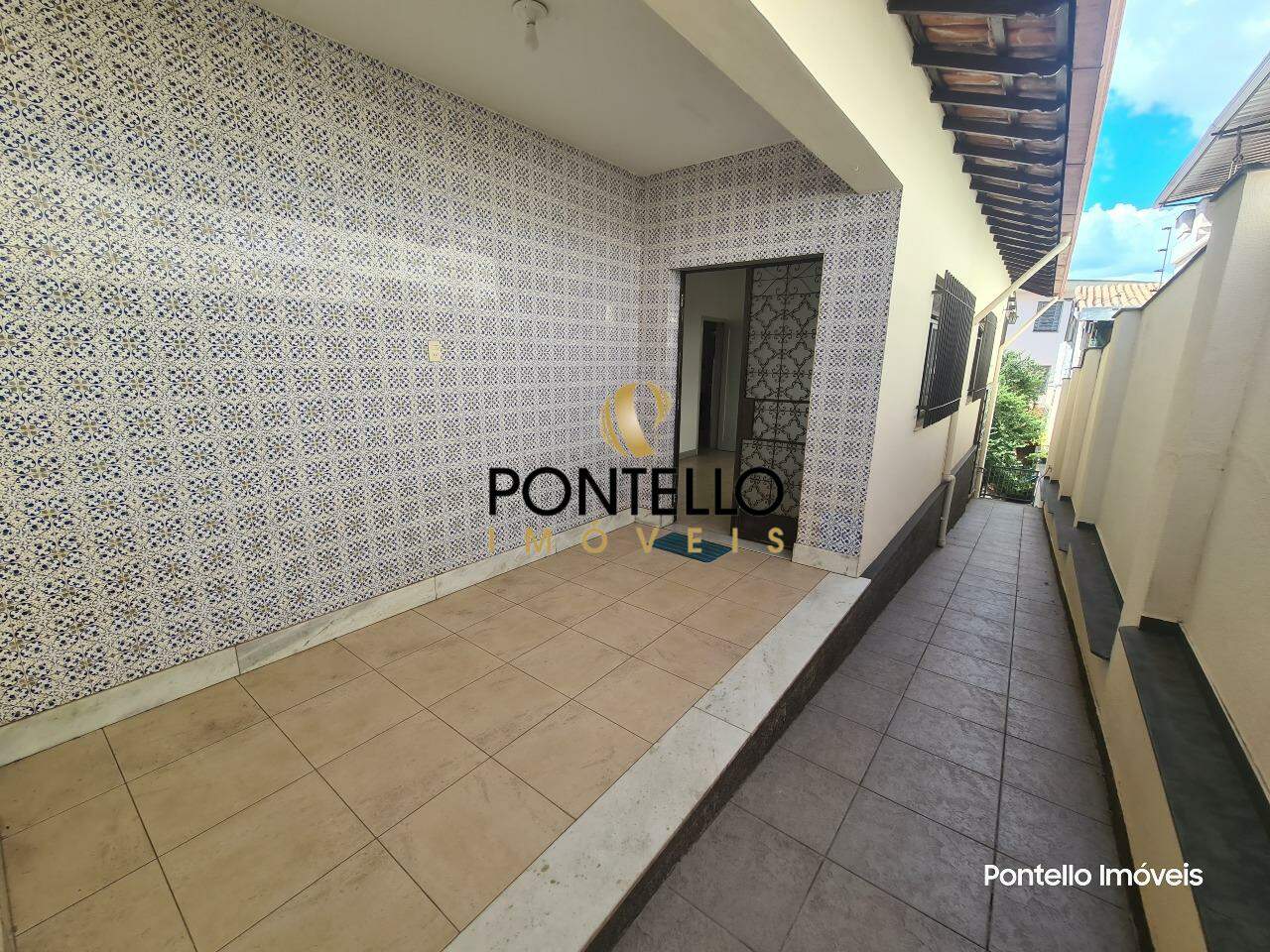 Casa à venda com 3 quartos, 206m² - Foto 2