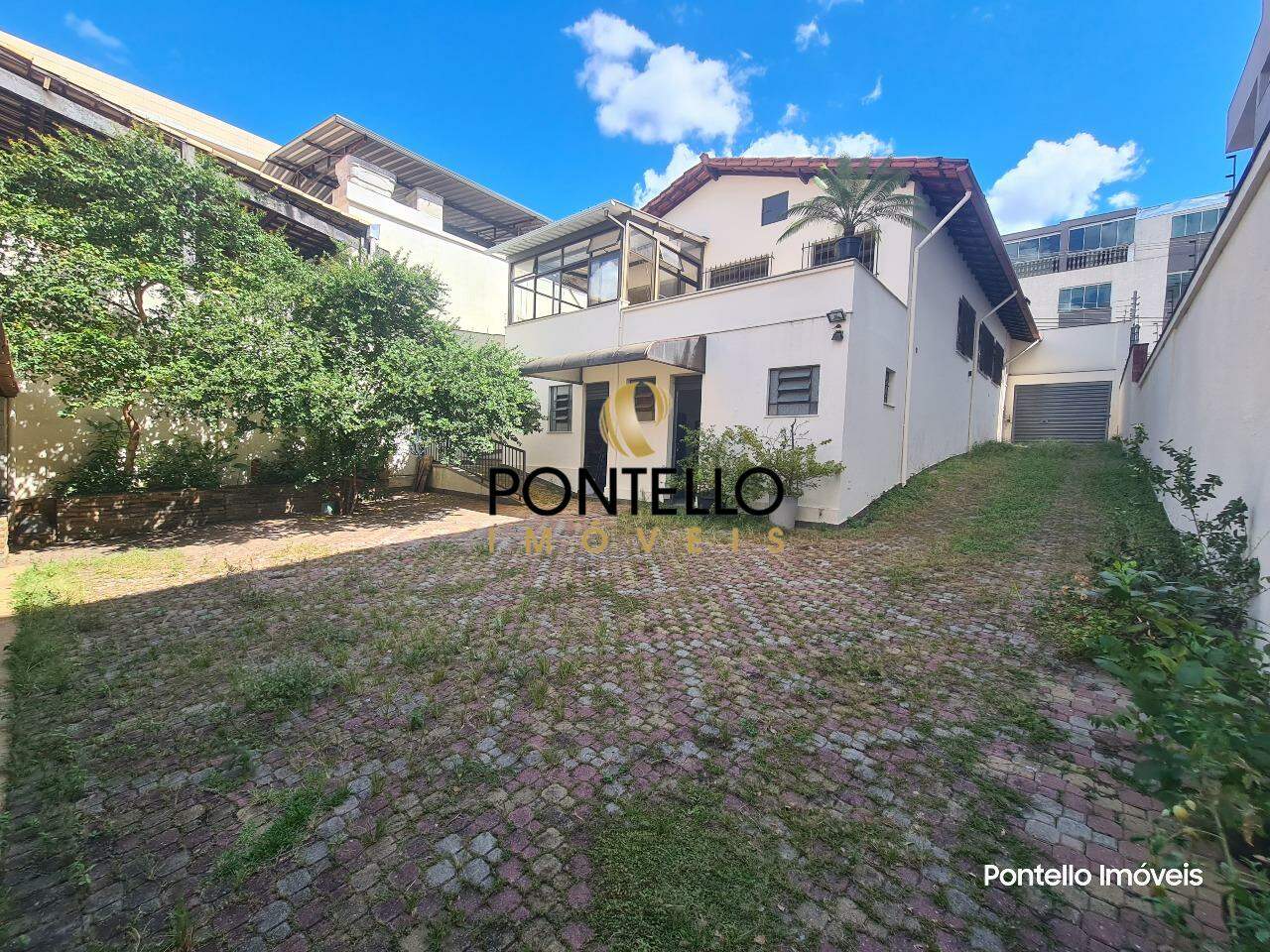 Casa à venda com 3 quartos, 206m² - Foto 1