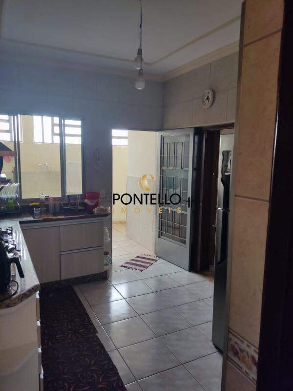 Casa à venda com 3 quartos, 391m² - Foto 7