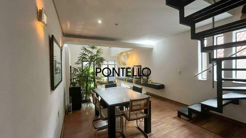 Casa à venda com 3 quartos, 200m² - Foto 1