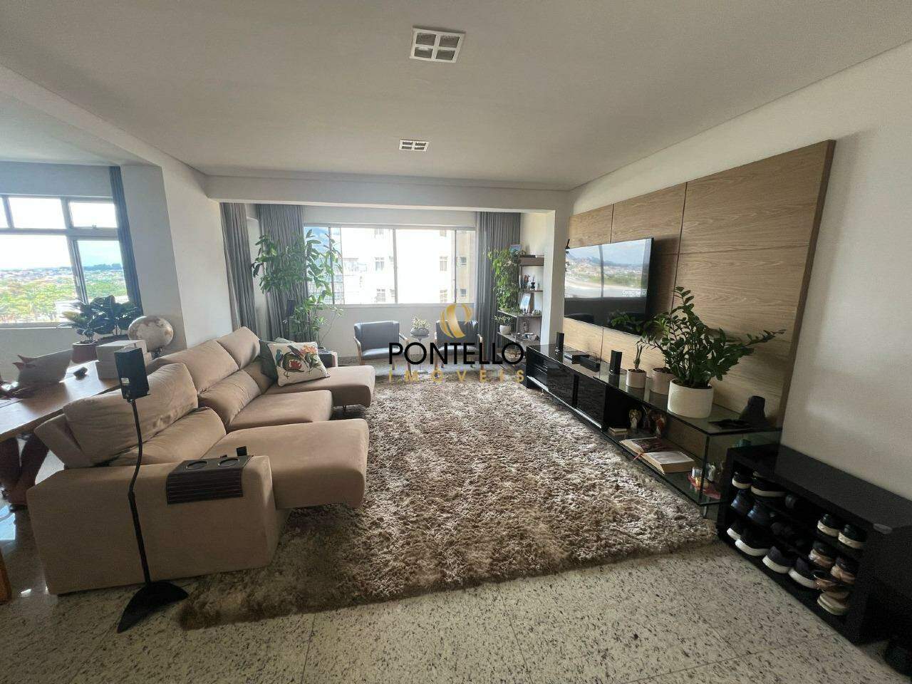 Apartamento à venda com 4 quartos, 183m² - Foto 2