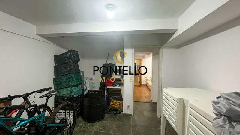 Casa à venda com 8 quartos, 500m² - Foto 24