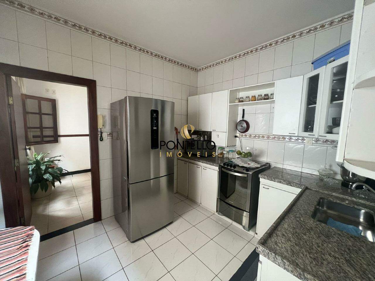 Casa à venda com 4 quartos, 180m² - Foto 4
