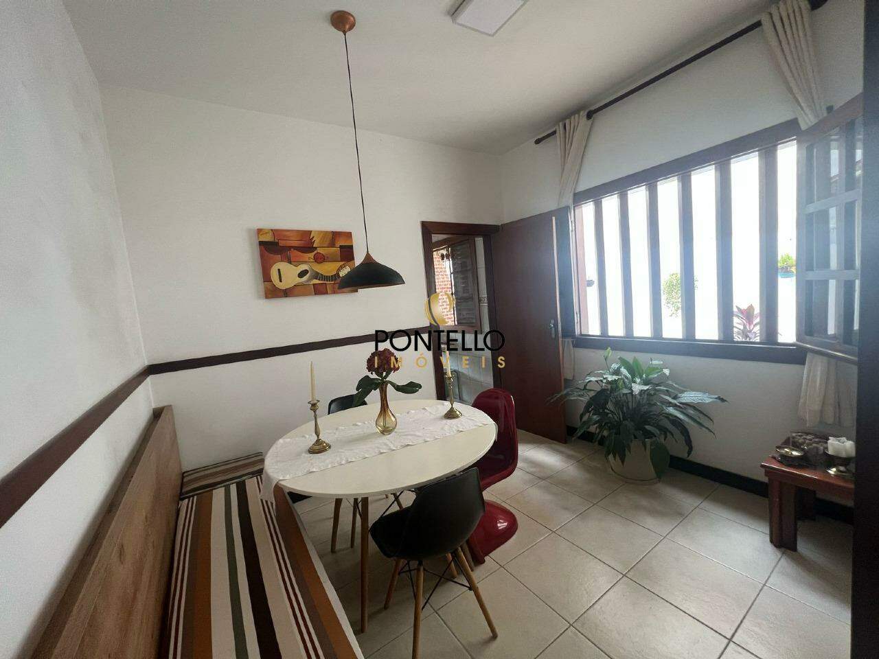 Casa à venda com 4 quartos, 180m² - Foto 2