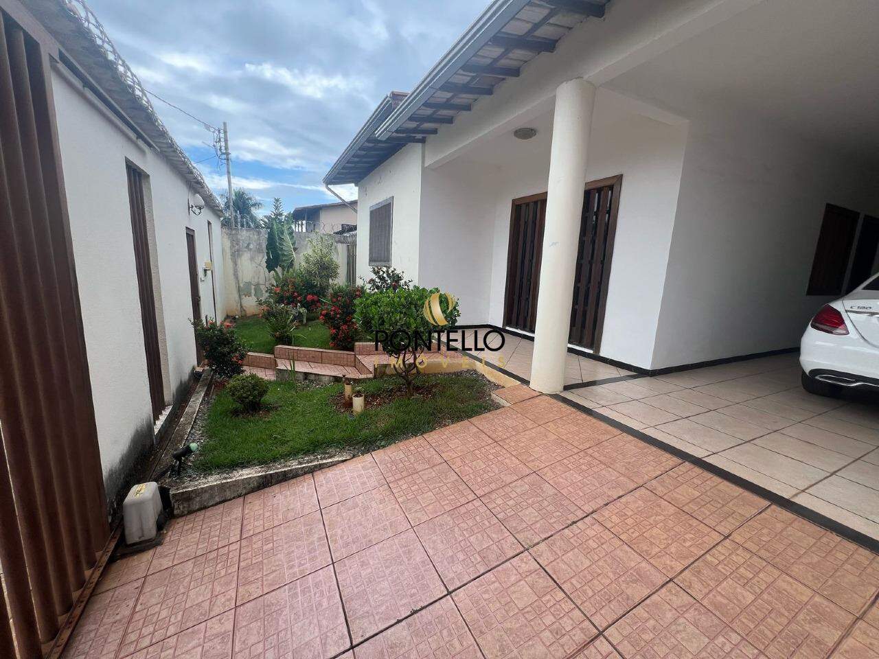 Casa à venda com 4 quartos, 180m² - Foto 1