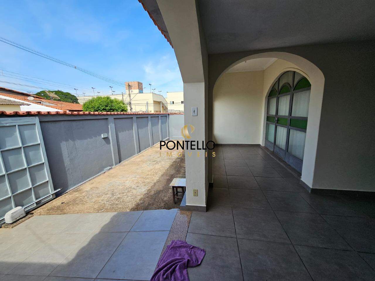 Casa à venda com 4 quartos, 116m² - Foto 3