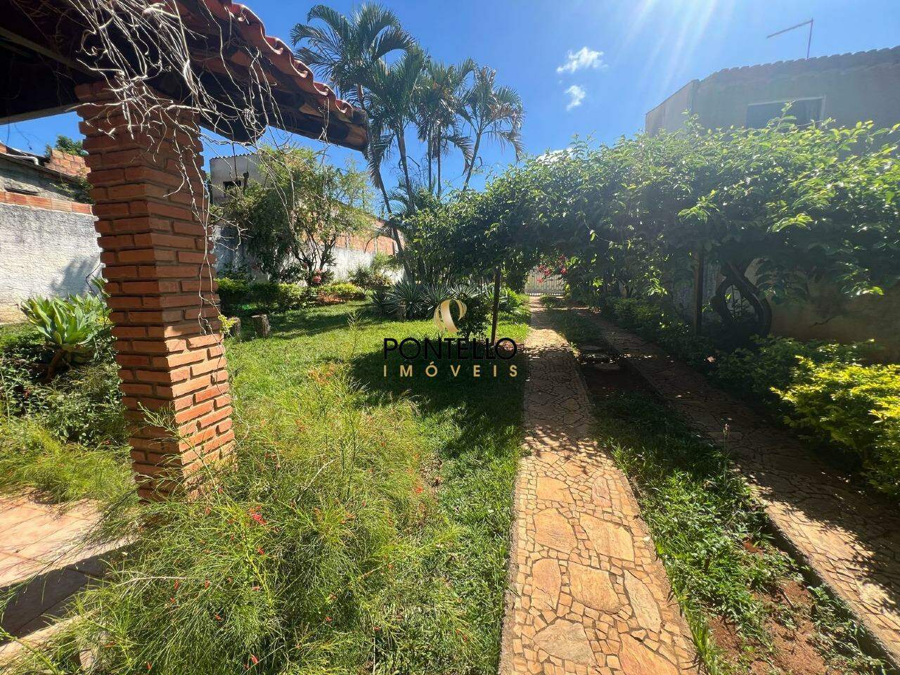 Chácara à venda com 3 quartos, 275m² - Foto 2