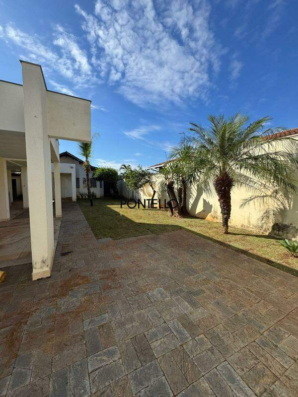 Casa à venda com 2 quartos, 150m² - Foto 2