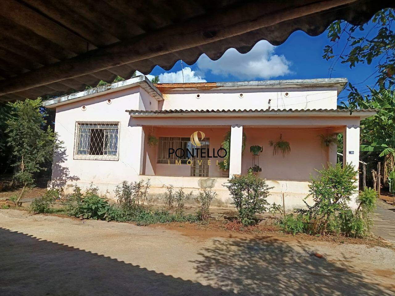 Casa à venda com 4 quartos, 207m² - Foto 1