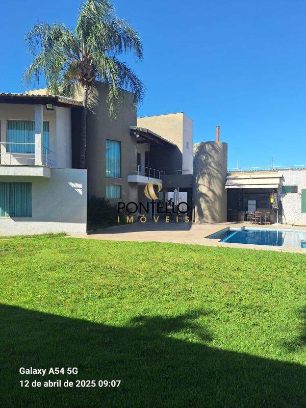 Casa à venda com 4 quartos, 560m² - Foto 1