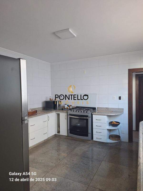 Casa à venda com 4 quartos, 560m² - Foto 17