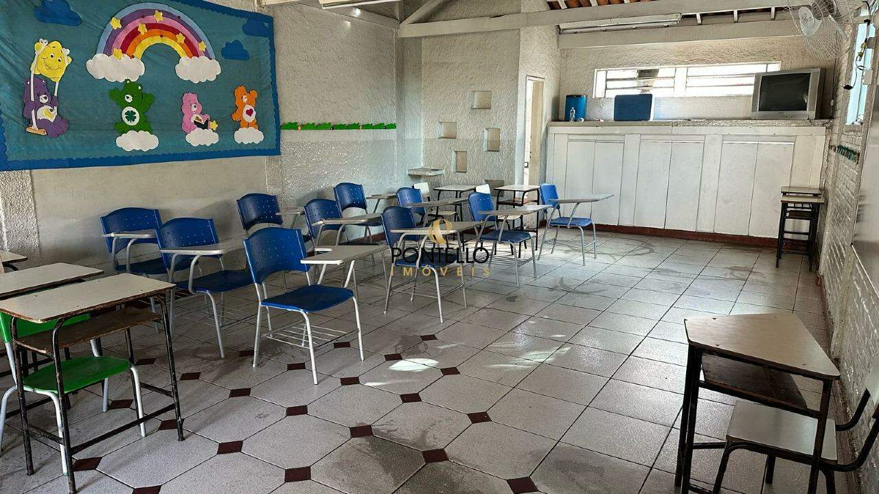 Casa à venda com 1 quarto, 400m² - Foto 7