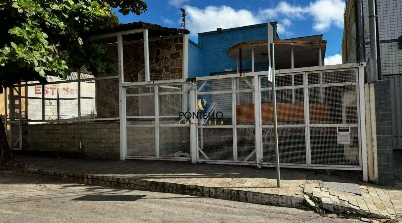 Casa à venda com 3 quartos, 860m² - Foto 1