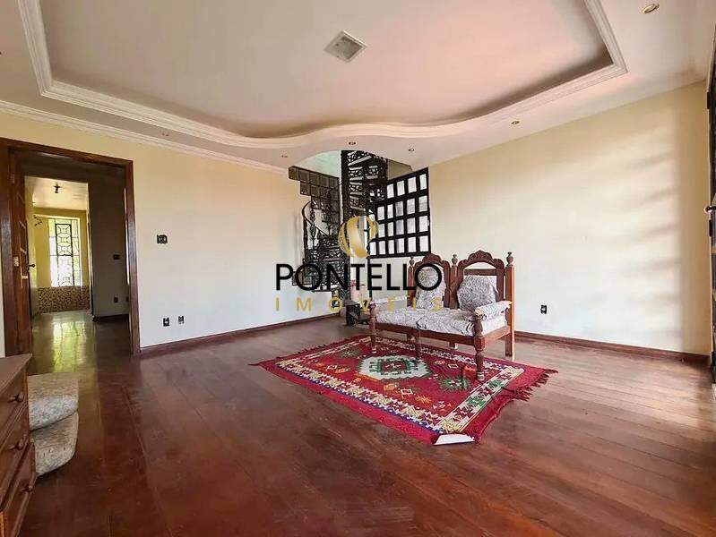 Casa à venda com 4 quartos, 336m² - Foto 1