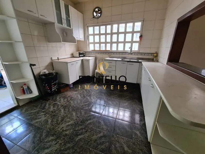 Casa à venda com 4 quartos, 336m² - Foto 2