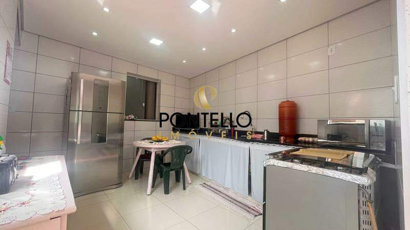 Casa à venda com 3 quartos, 201m² - Foto 14