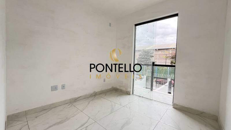 Casa à venda com 2 quartos, 65m² - Foto 1