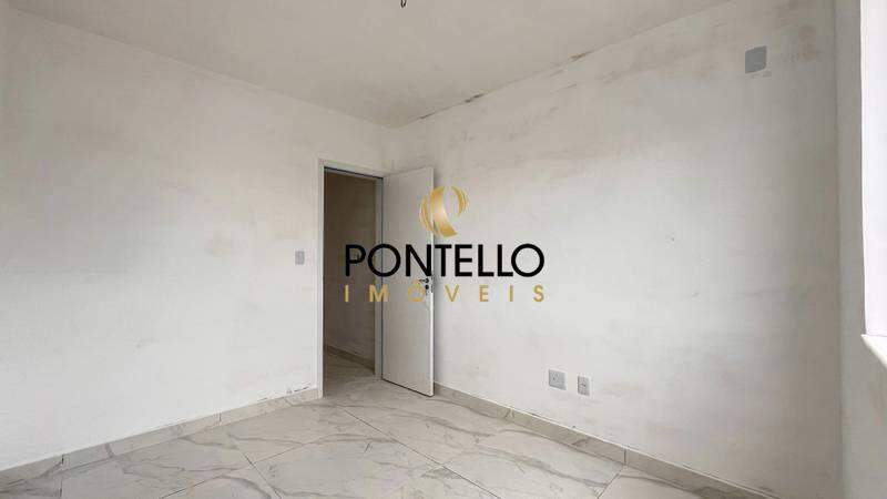 Casa à venda com 2 quartos, 65m² - Foto 2