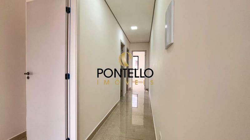 Casa à venda com 3 quartos, 215m² - Foto 1