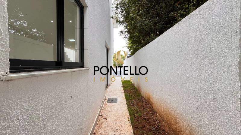 Casa à venda com 3 quartos, 215m² - Foto 2