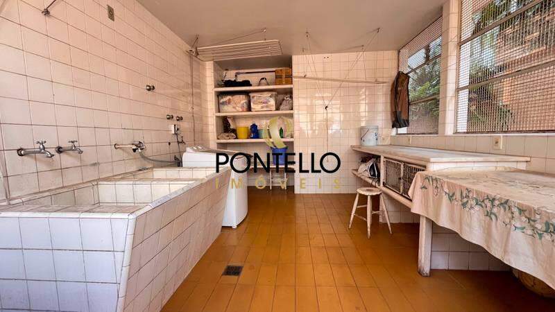 Casa à venda com 4 quartos, 1000m² - Foto 1