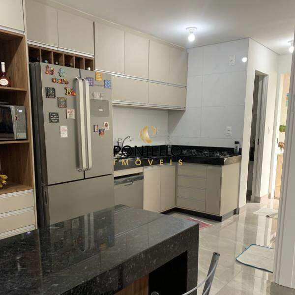 Casa à venda com 3 quartos, 93m² - Foto 2