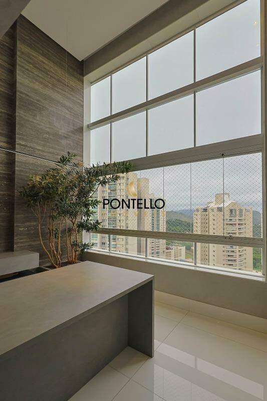 Apartamento para alugar com 3 quartos, 260m² - Foto 4