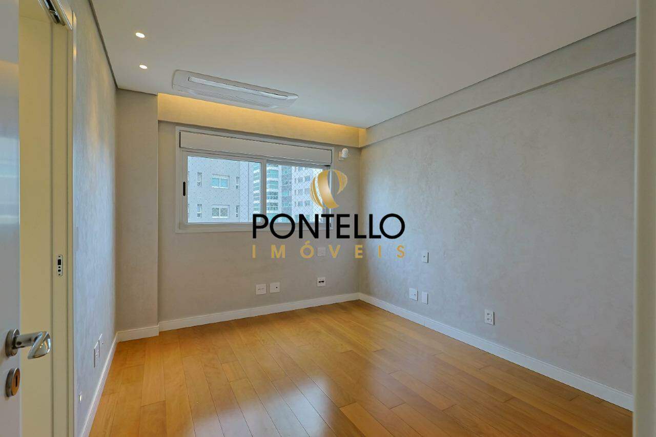 Apartamento para alugar com 3 quartos, 260m² - Foto 17
