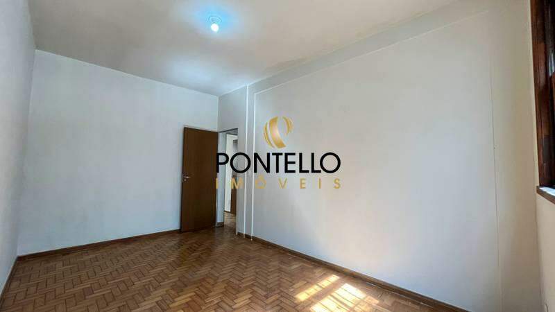 Casa à venda com 5 quartos, 185m² - Foto 2