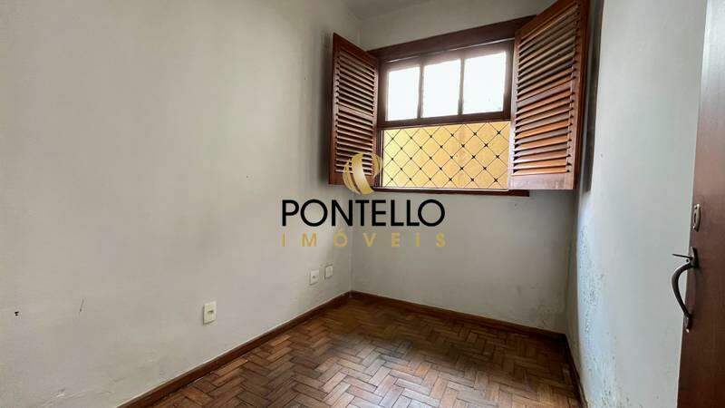 Casa à venda com 5 quartos, 185m² - Foto 3