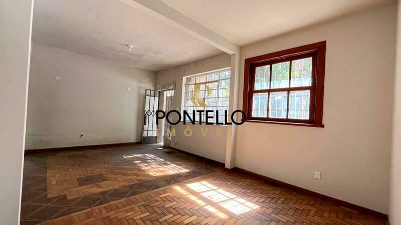 Casa à venda com 5 quartos, 185m² - Foto 4