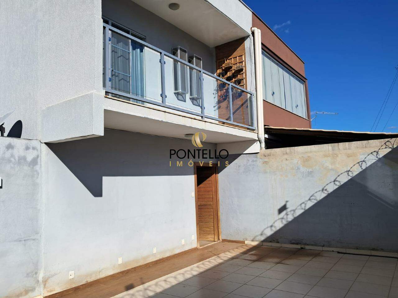 Casa à venda com 2 quartos, 110m² - Foto 1