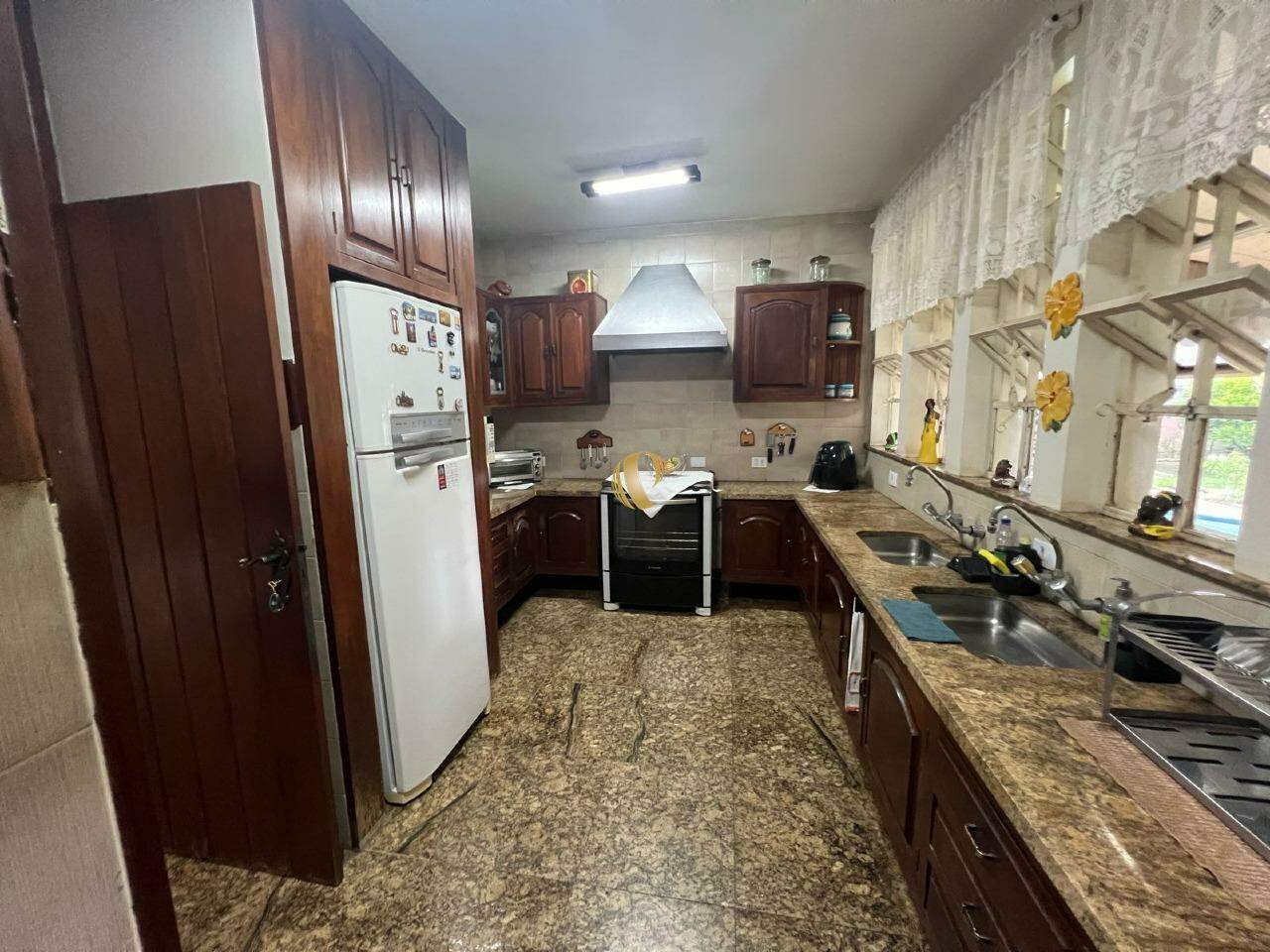 Casa para alugar com 6 quartos, 800m² - Foto 14