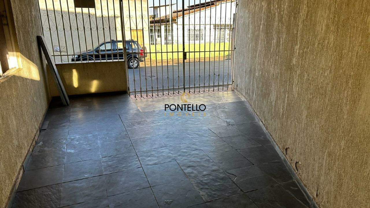 Casa à venda com 4 quartos, 163m² - Foto 2