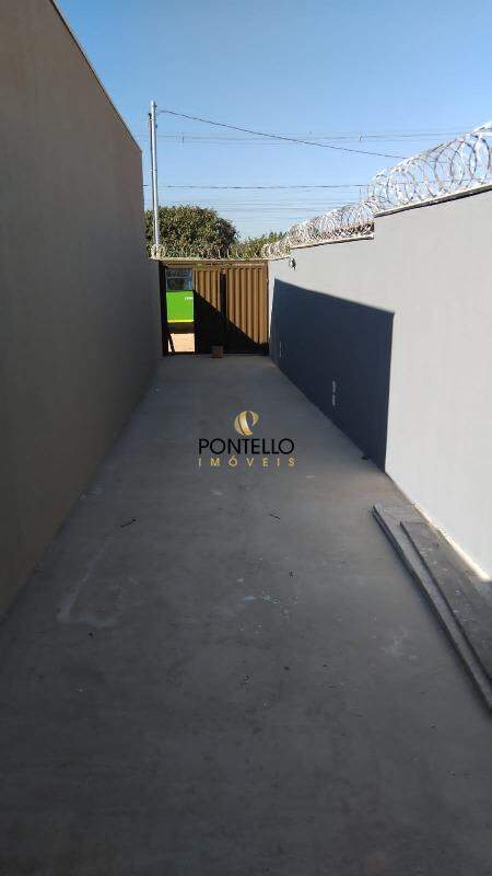 Casa à venda com 2 quartos, 50m² - Foto 2