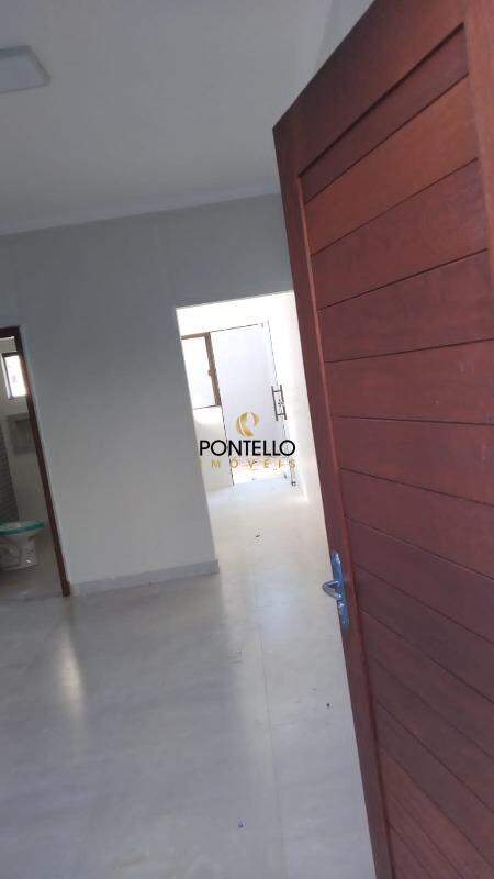 Casa à venda com 2 quartos, 50m² - Foto 3