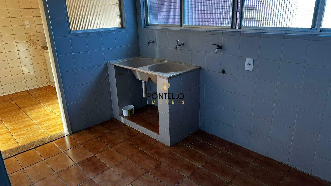 Apartamento para alugar com 3 quartos, 151m² - Foto 11
