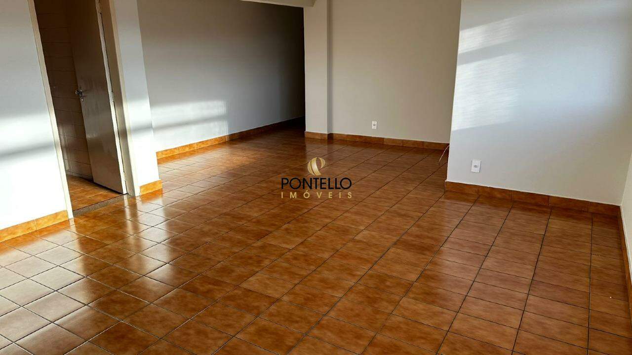 Apartamento para alugar com 3 quartos, 151m² - Foto 1