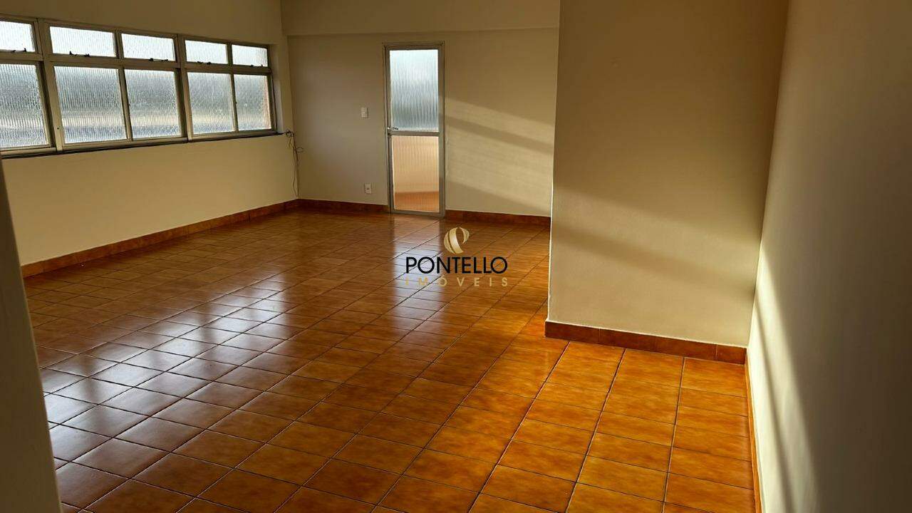 Apartamento para alugar com 3 quartos, 151m² - Foto 2