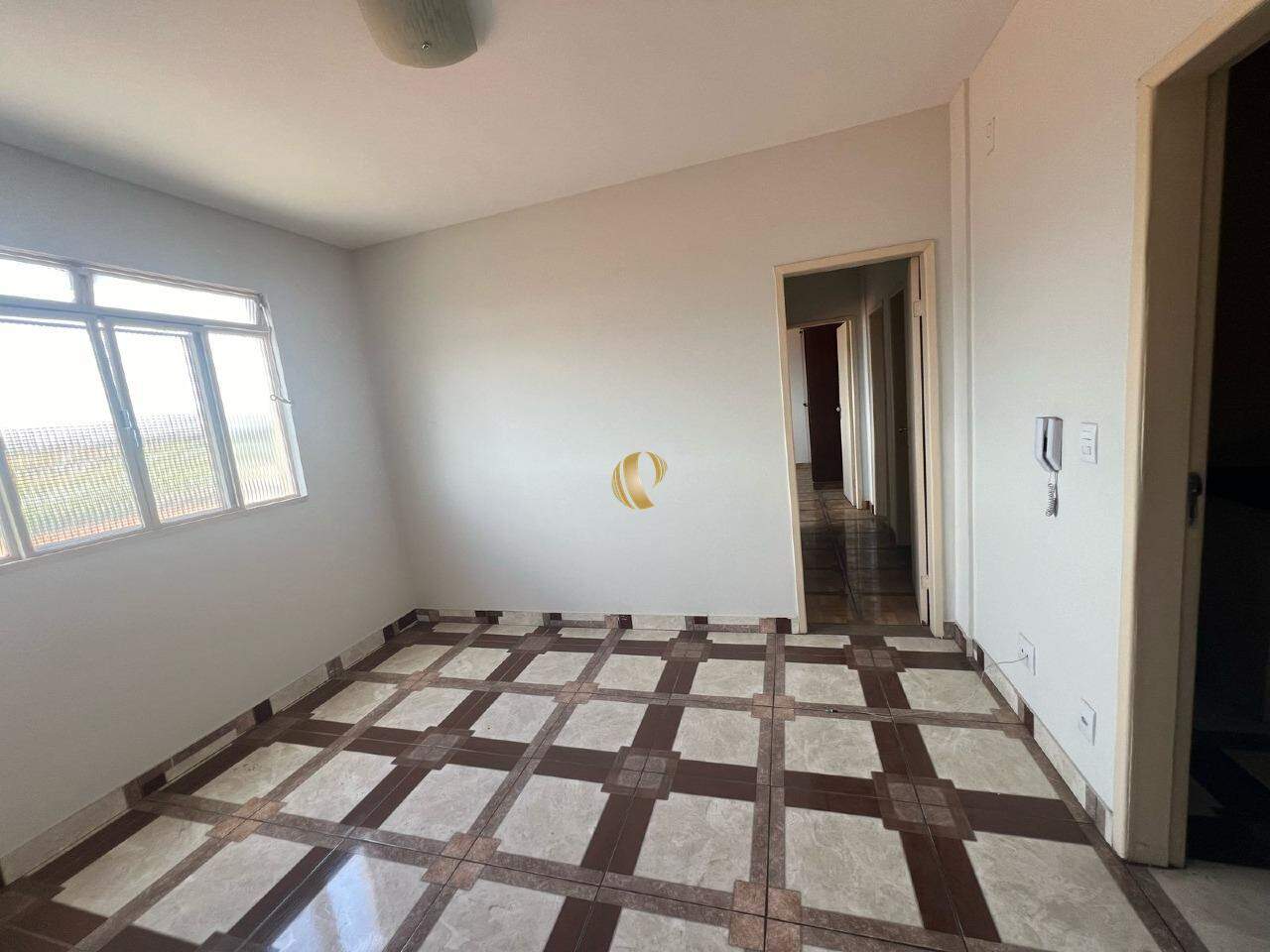 Apartamento para alugar com 4 quartos, 136m² - Foto 2