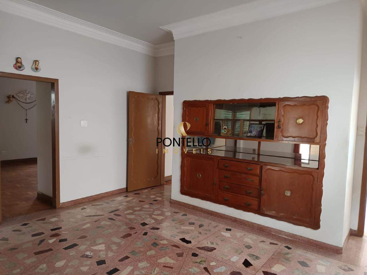 Casa à venda com 5 quartos, 303m² - Foto 7