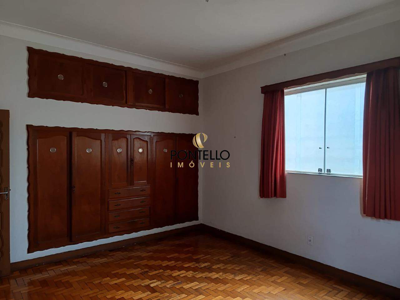 Casa à venda com 5 quartos, 303m² - Foto 17