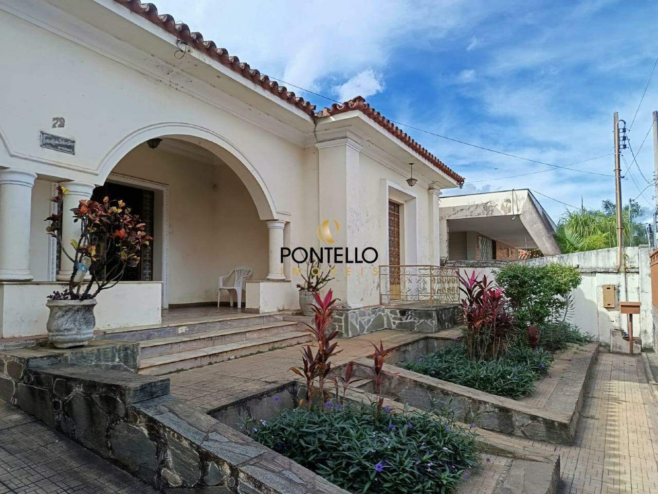 Casa à venda com 5 quartos, 303m² - Foto 1