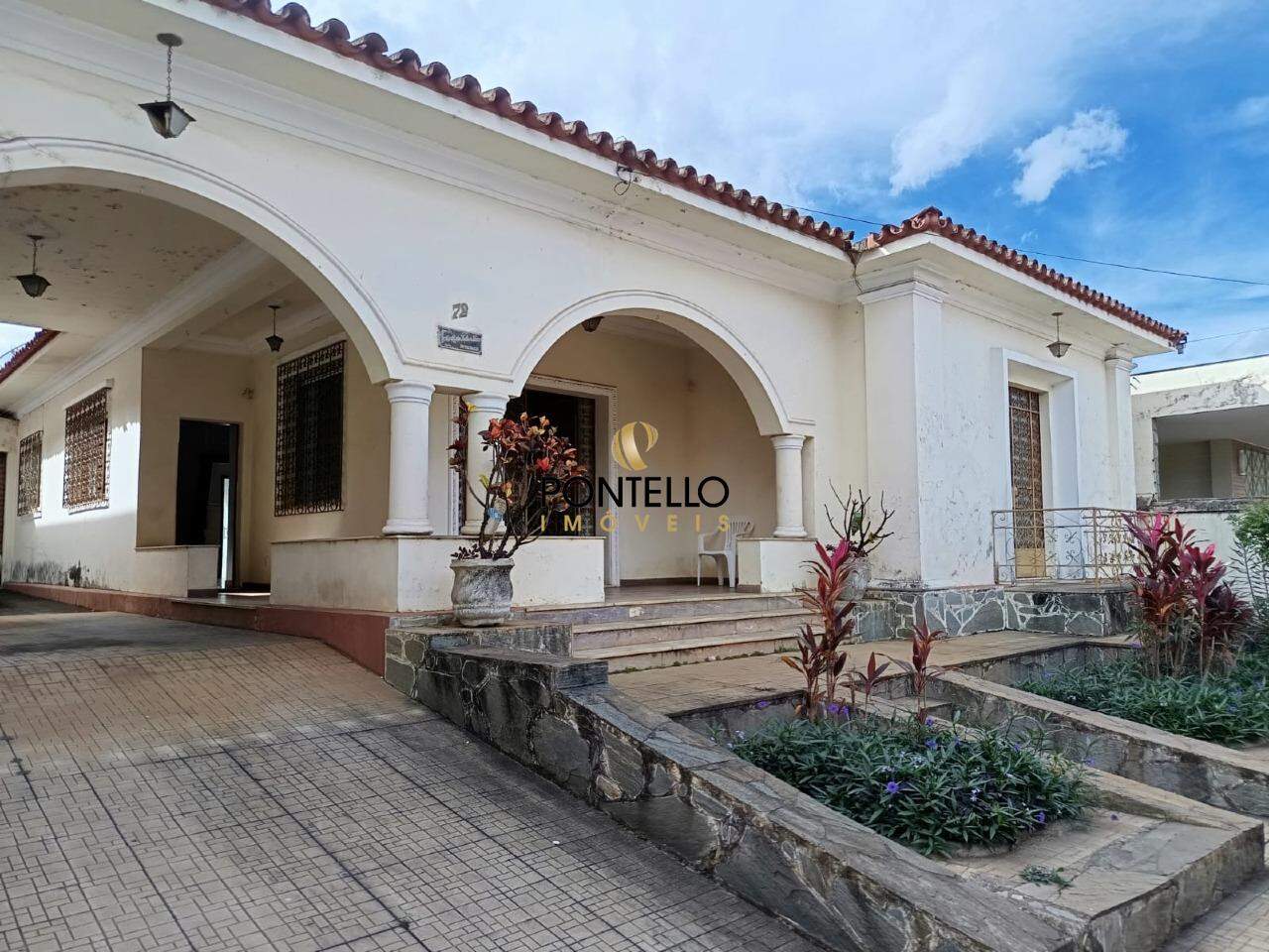 Casa à venda com 5 quartos, 303m² - Foto 2