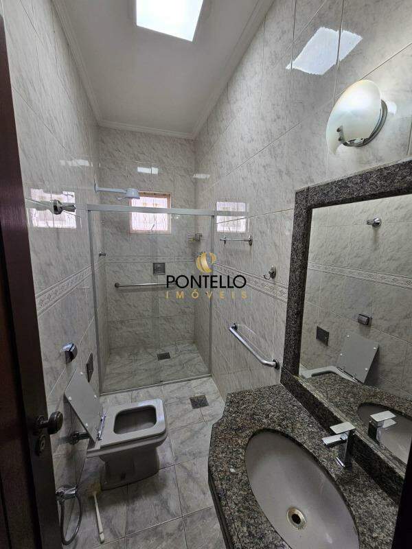 Casa para alugar com 5 quartos, 174m² - Foto 20