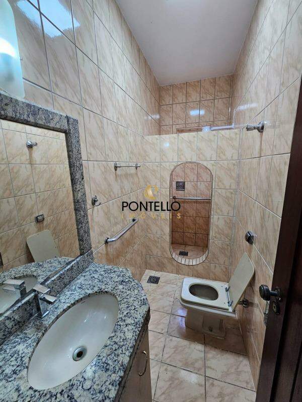 Casa para alugar com 5 quartos, 174m² - Foto 21