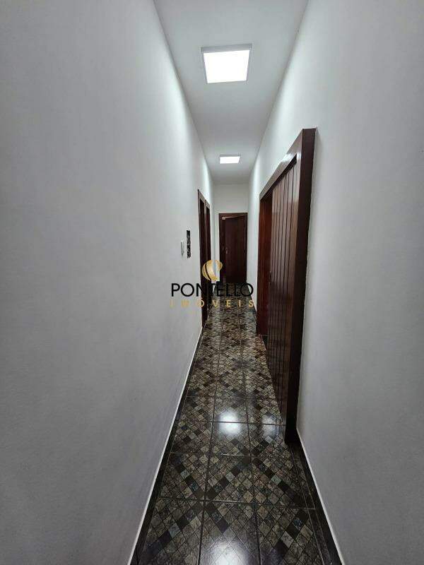 Casa para alugar com 5 quartos, 174m² - Foto 12